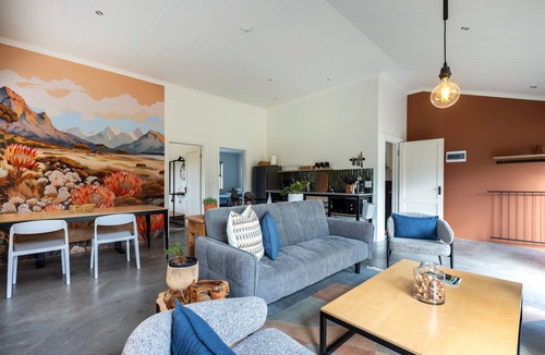 Sedgefield Apartment | Bordering the lake, quiet and peaceful, close to the beach and town, welcome!