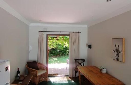 Somerset West Apartment | Botanical garden cottage on the foot of the Helderberg