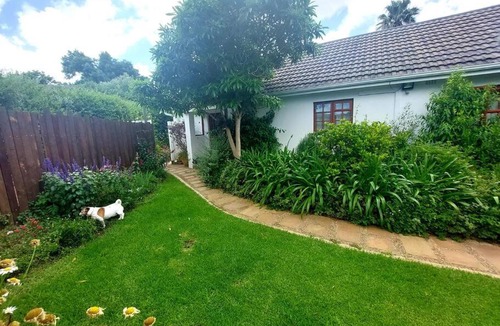 Somerset West Apartment | Botanical garden cottage on the foot of the Helderberg