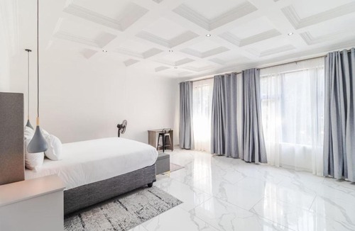 Greater Johannesburg Metropolitan Area Apartment | Boutique Hotel-Style Apartment In Ferndale-G7
