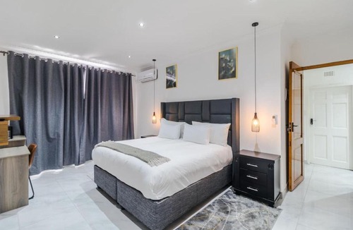 Greater Johannesburg Metropolitan Area House | Boutique Hotel-Style Room In Ferndale-D4