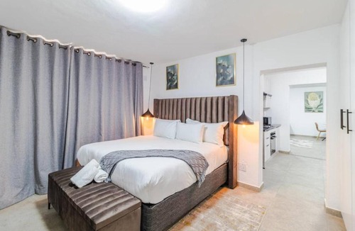 Greater Johannesburg Metropolitan Area Apartment | Boutique Hotel-Style Apartment In Ferndale-H8
