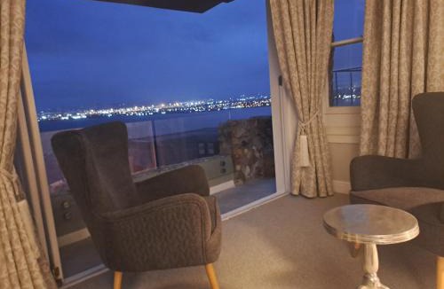 Mountainside House | Boutique Inn - Azure