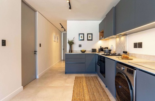 Bo'Kaap Apartment | Breathtaking Apt, Mountain Views - Bo-Kaap Retreat