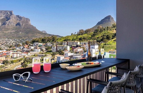 Bo'Kaap Apartment | Breathtaking Apt, Mountain Views - Bo-Kaap Retreat