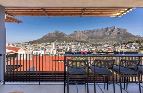 Bo'Kaap Apartment | Breathtaking Apt, Mountain Views - Bo-Kaap Retreat