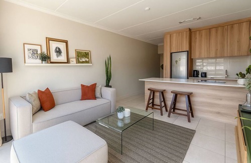 Firgrove Rural Apartment | Bright Paardevlei Stay | Gym, Pool & Fast WiFi