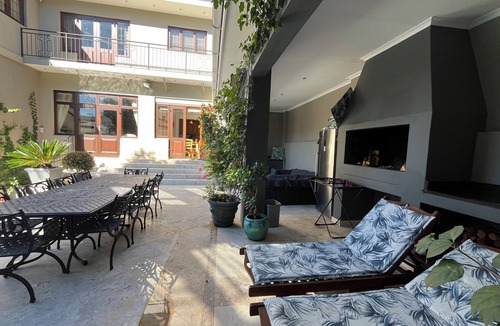 Cape Town City Centre Villa | Buxton Villa Retreat - Spacious Family Villa - Pool & Mountain Views