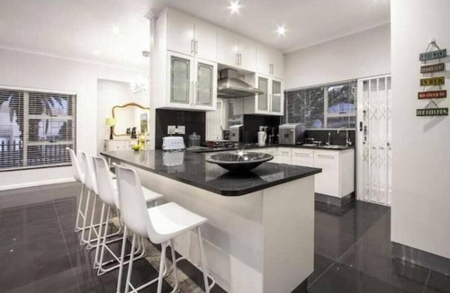 Onrus House | C-Onrus, Pool, Seaview, 5Bed, 5Bath, Bar, BBQ