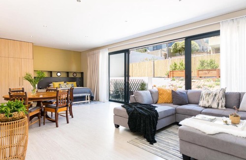 Cape Town City Centre Apartment | Cambridge Suites - #2 Cool & Spacious