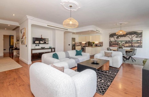 Green Point Apartment | Cape Royale Grand Elegance