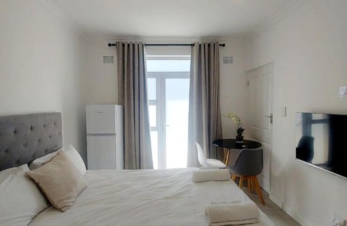 Milnerton Apartment | Cape Town Apartment with Private Courtyard