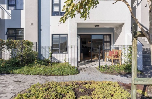 Burgundy Estate Apartment | Cape Vine - Newly renovated 1 bed apartment near the vineyards