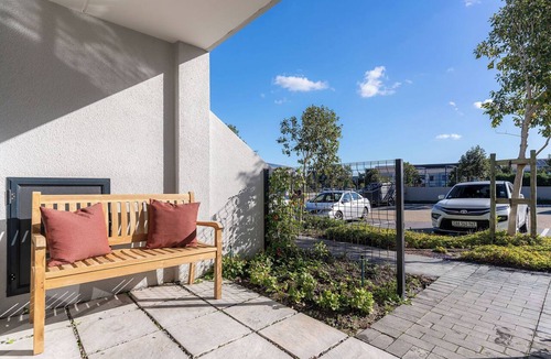 Burgundy Estate Apartment | Cape Vine - Newly renovated 1 bed apartment near the vineyards