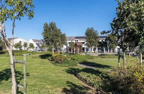 Burgundy Estate Apartment | Cape Vine - Newly renovated 1 bed apartment near the vineyards