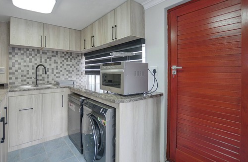 Cape Town Cottage | Cape West Coast Cottage delightfully bright and cheerful