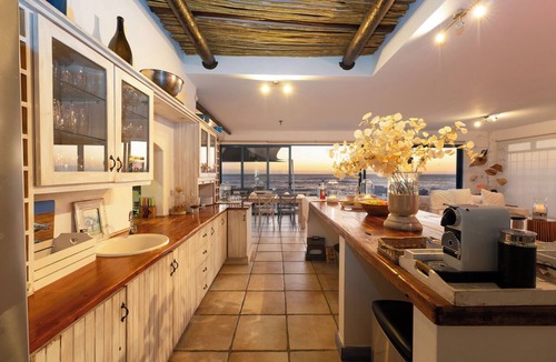 Gordons Bay Central House | Casa Blue - Luxury Beach-front Estate - Private pool - Sleeps 9