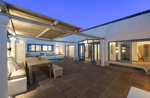 Gordons Bay Central House | Casa Blue - Luxury Beach-front Estate - Private pool - Sleeps 9