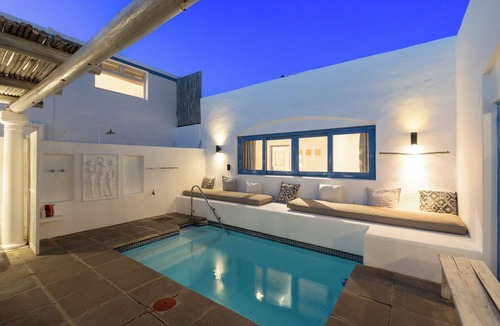 Gordons Bay Central House | Casa Blue - Luxury Beach-front Estate - Private pool - Sleeps 9
