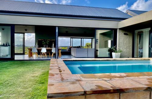 Gansbaai Villa | Cast Away at Romansbaai - Salted Fynbos Staying
