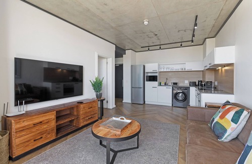 Century City Apartment | Central Century City Comfort | Balcony and Wi-Fi