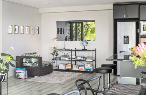 Green Point Apartment | Central Garden Oasis Superb Views