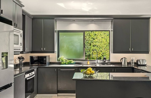 Green Point Apartment | Central Garden Oasis Superb Views