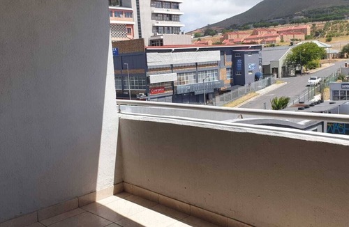 Salt River Apartment | Central Head Rest - Perfect Pop in spot