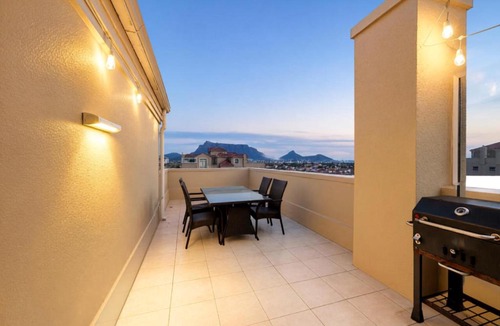 Century City Apartment | Century Lookout at Villa Italia