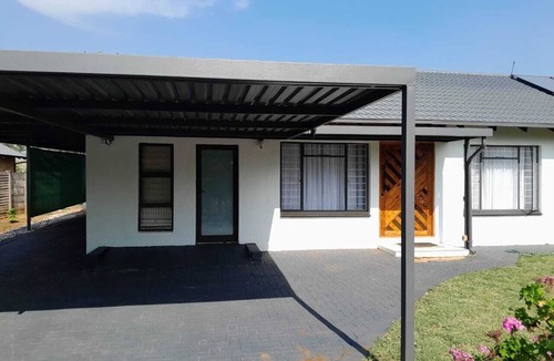 Pretoria Apartment | Charming 1-bedroom apartment in Pretoria North Doornpoort, perfect for your stay