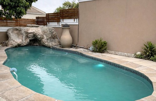 Bloubergstrand House | Charming 3-bedroom house with AC in Cape Town