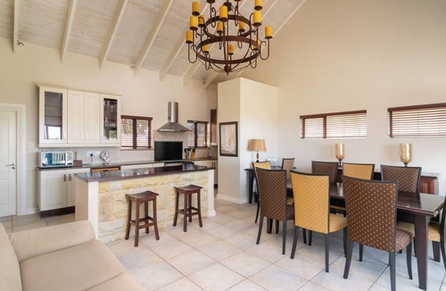 Knysna House | Charming 3-bedroom with swimming pool in delightful Knysna for your getaway