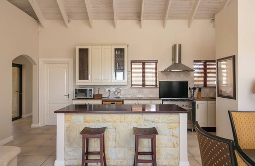 Knysna House | Charming 3-bedroom with swimming pool in delightful Knysna for your getaway