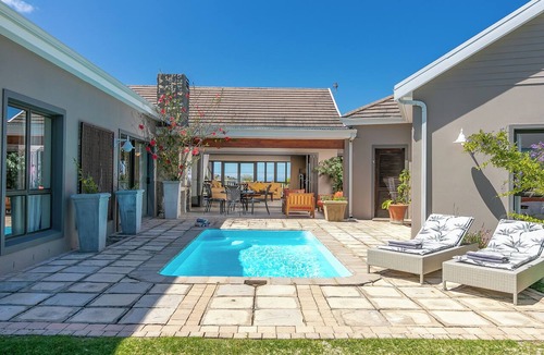 Knysna House | Charming 3-bedroom with swimming pool in delightful Knysna for your getaway