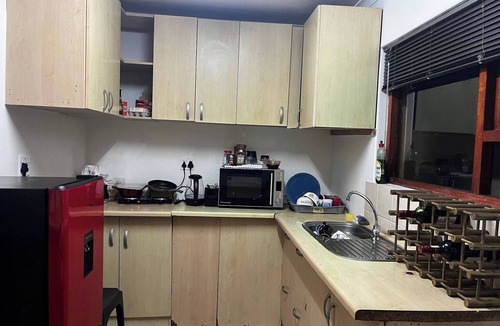 Eikenbosch House | Charming Double Room Rental in Cape Town with Modern Amenities