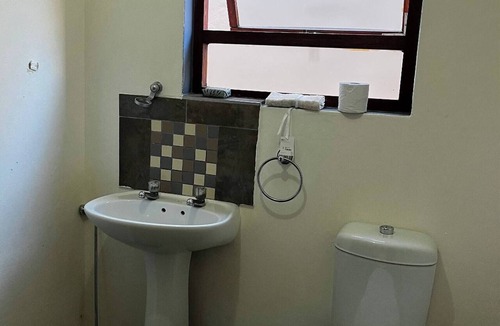 Eikenbosch House | Charming Double Room Rental in Cape Town with Modern Amenities