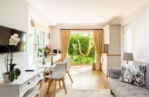 Constantia Cottage | Charming GuestSuite in Leafy Constantiann
