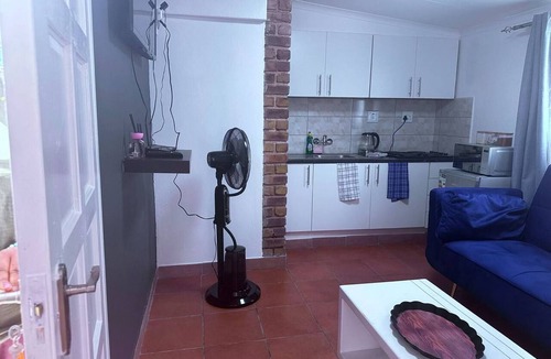 Greater Johannesburg Metropolitan Area House | Charming Holiday House in Roodepoort with Garden & Pool