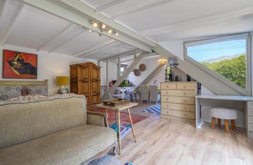 Claremont Apartment | Charming Loft with Character & Mountain Views