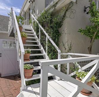 Claremont Apartment | Charming Loft with Character & Mountain Views
