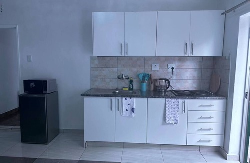 Greater Johannesburg Metropolitan Area Apartment | Charming Private Apartment in Roodepoort with Garden & Pool