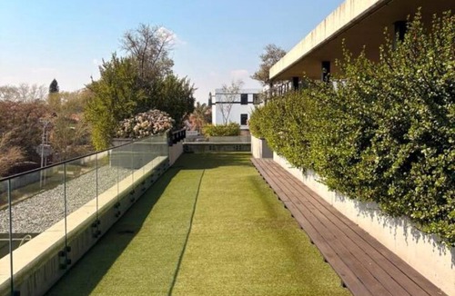 Nieuw Muckleneuk Apartment | Chelseas Roundabout Villa