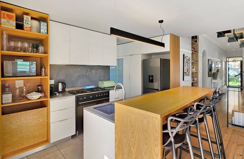Cape Town City Centre House | Chic 4-bedroom House in City Bowl with Pool + Mountain Views