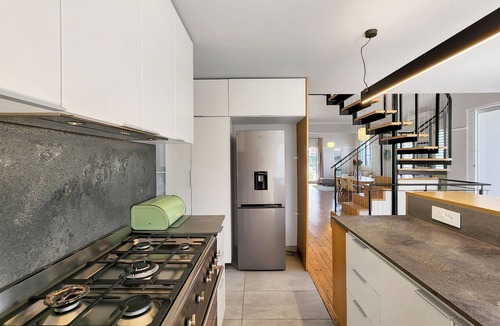 Cape Town City Centre House | Chic 4-bedroom House in City Bowl with Pool + Mountain Views