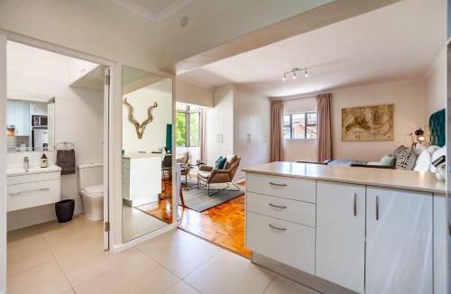 Three Anchor Bay Apartment | Chic and Conveniently located Studio Apartment