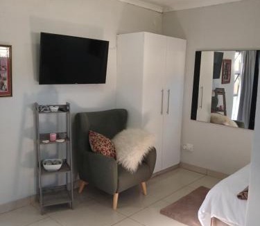 Beacon Bay Apartment | Cindy's Corner