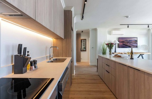 Cape Town City Centre Apartment | City Views, Shared Gym, Cape Town -York Cityscape Apt