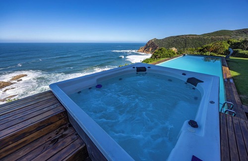 Knysna House | Cliff House Villa: Four Beautiful En-Suite Bedrooms with Spectacular Sea Views