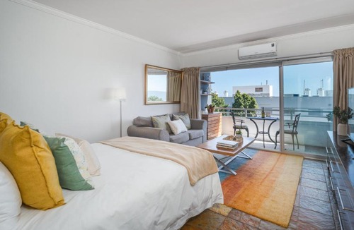 Clifton Apartment | Clifton Studio - Seaviews & Walk To The Beach, Sea Point & Camps Bay