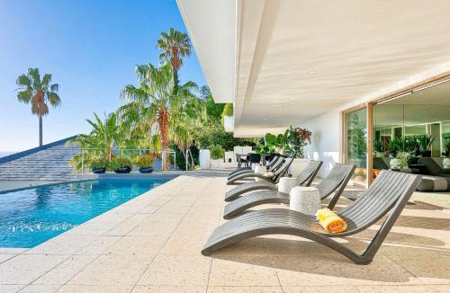 Clifton House | Clifton YOLO Spaces - Clifton Mansion Villa